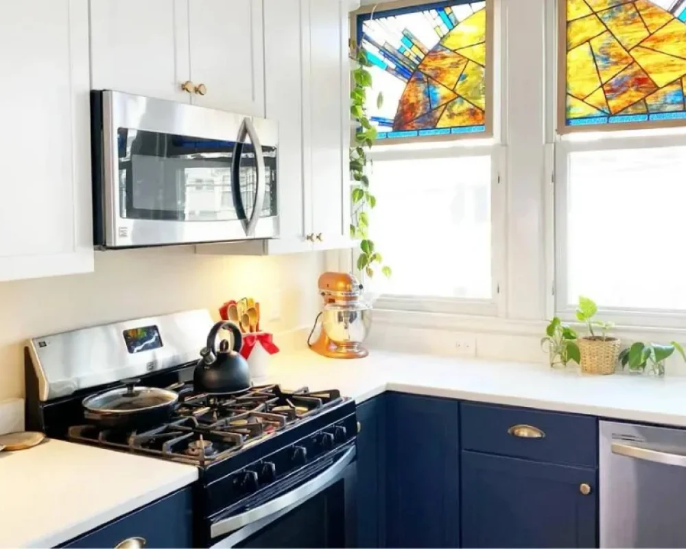 U-Shape-Modern-Kitchen-With-Hardwood-Floor-in-McLean-VA